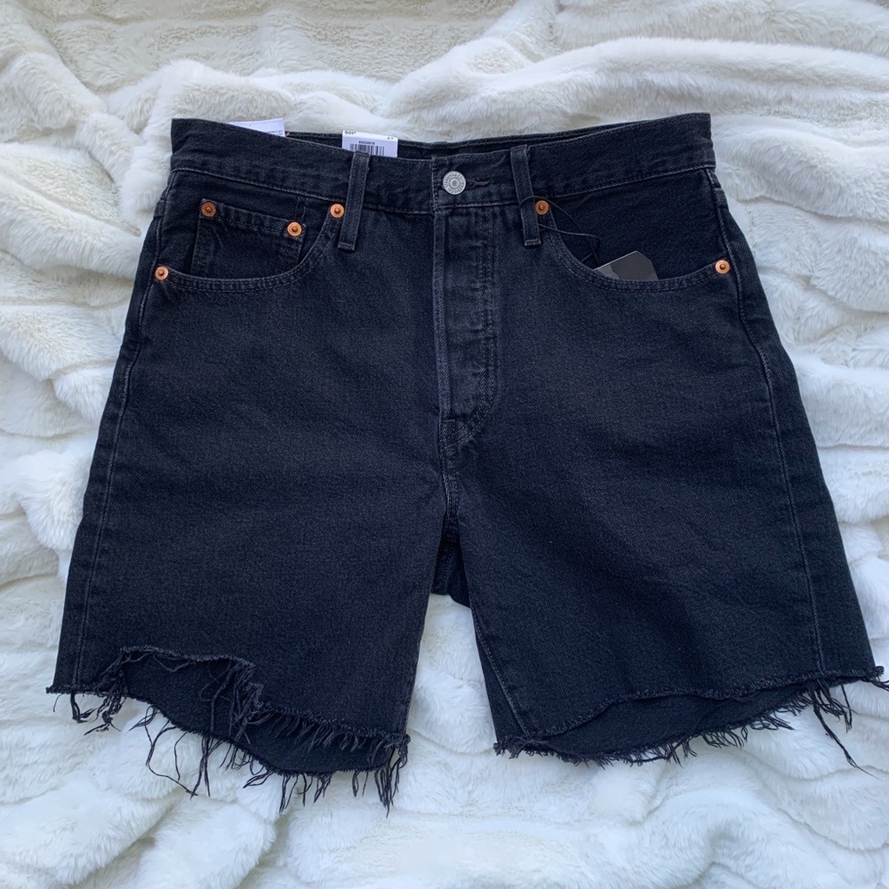 NWT PREMIUM LEVI 501 MID THIGH SHORTS
